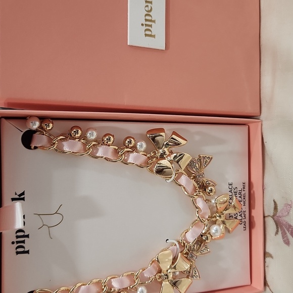 🔹️Piper K 🔹️Glass Stone Glass Pearl Bow Coquette Charm 16" Necklace 🎀 - Picture 1 of 4
